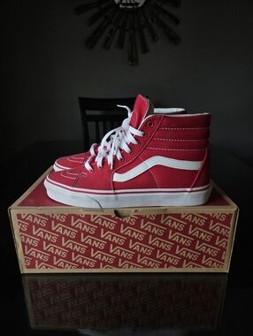 Vans High-Top Sneakers in Red and White ☆☆☆